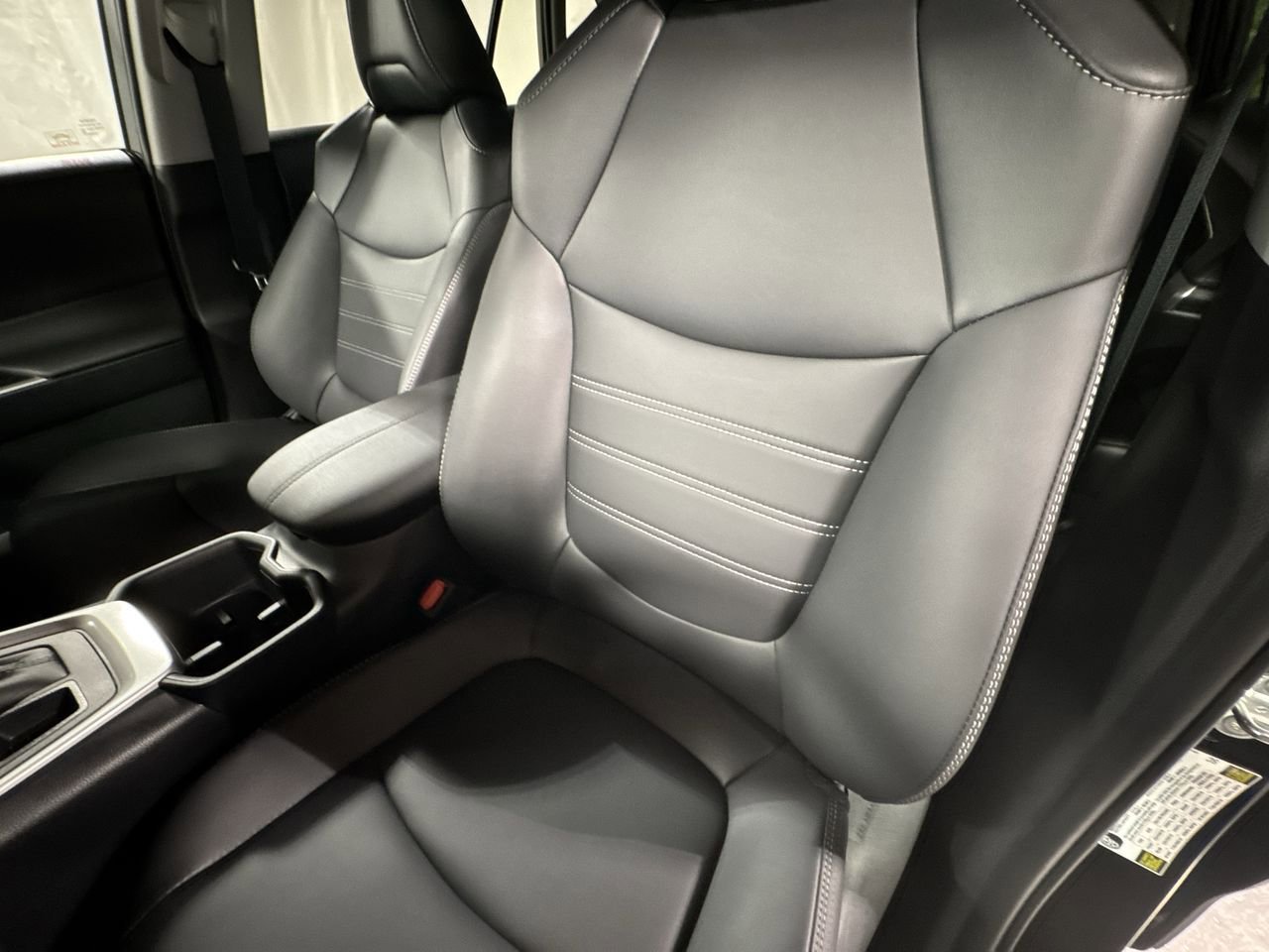 Used 2025 Toyota RAV4 XLE Premium image 18