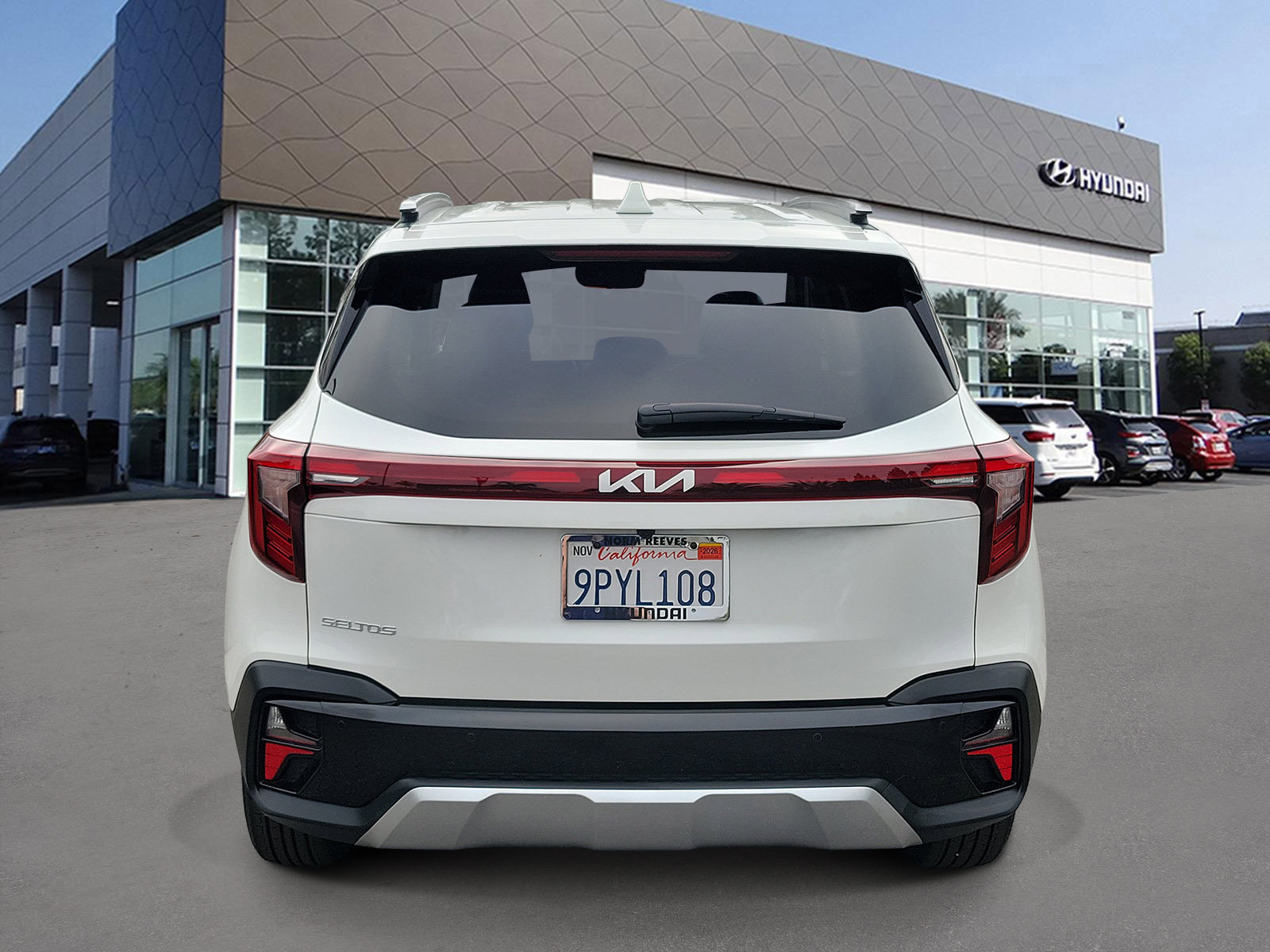 Used 2025 Kia Seltos EX FWD image 4