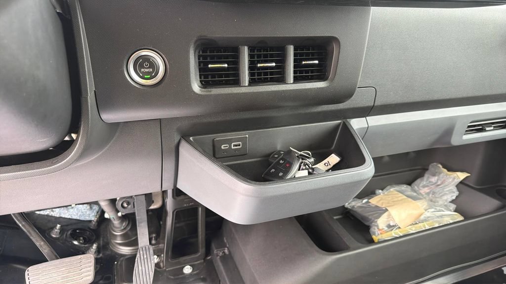 Used 2024 Chevrolet Brightdrop 400 w/ Commercial Equipment Package AWD/4WD image 20