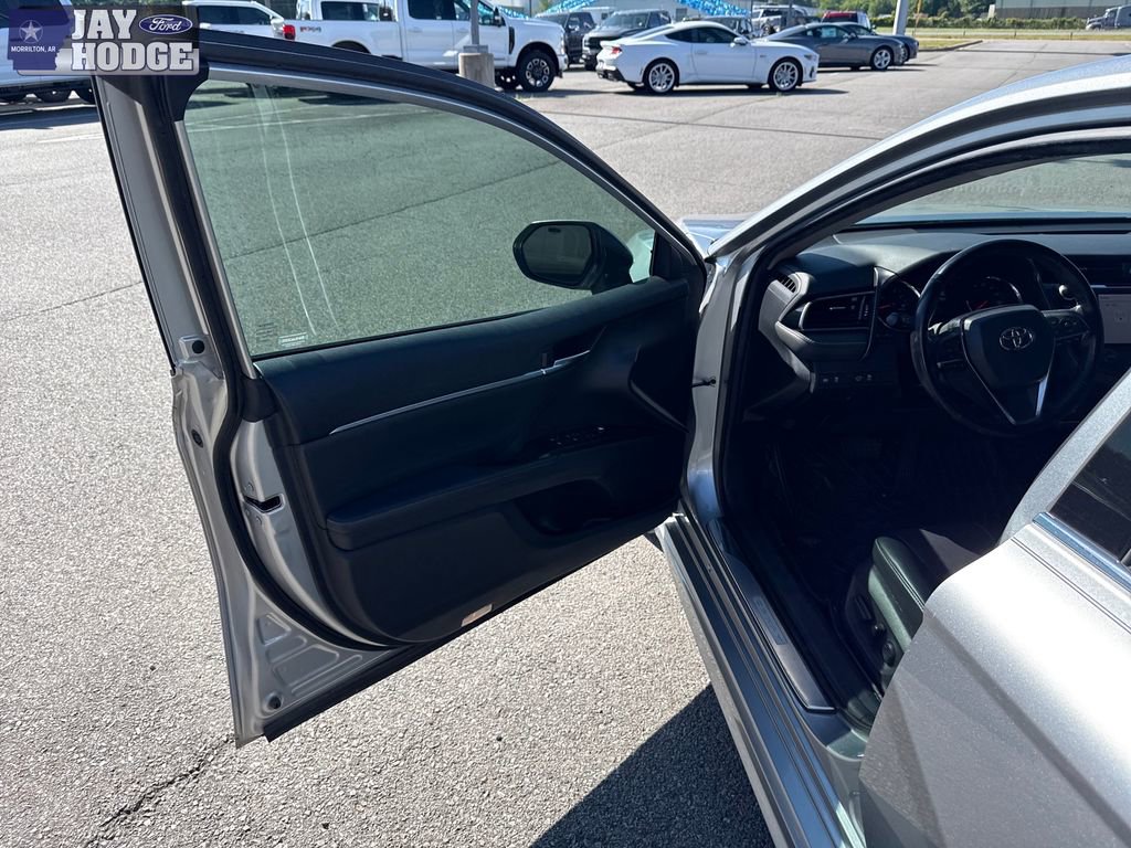Used 2019 Toyota Camry XSE FWD image 10
