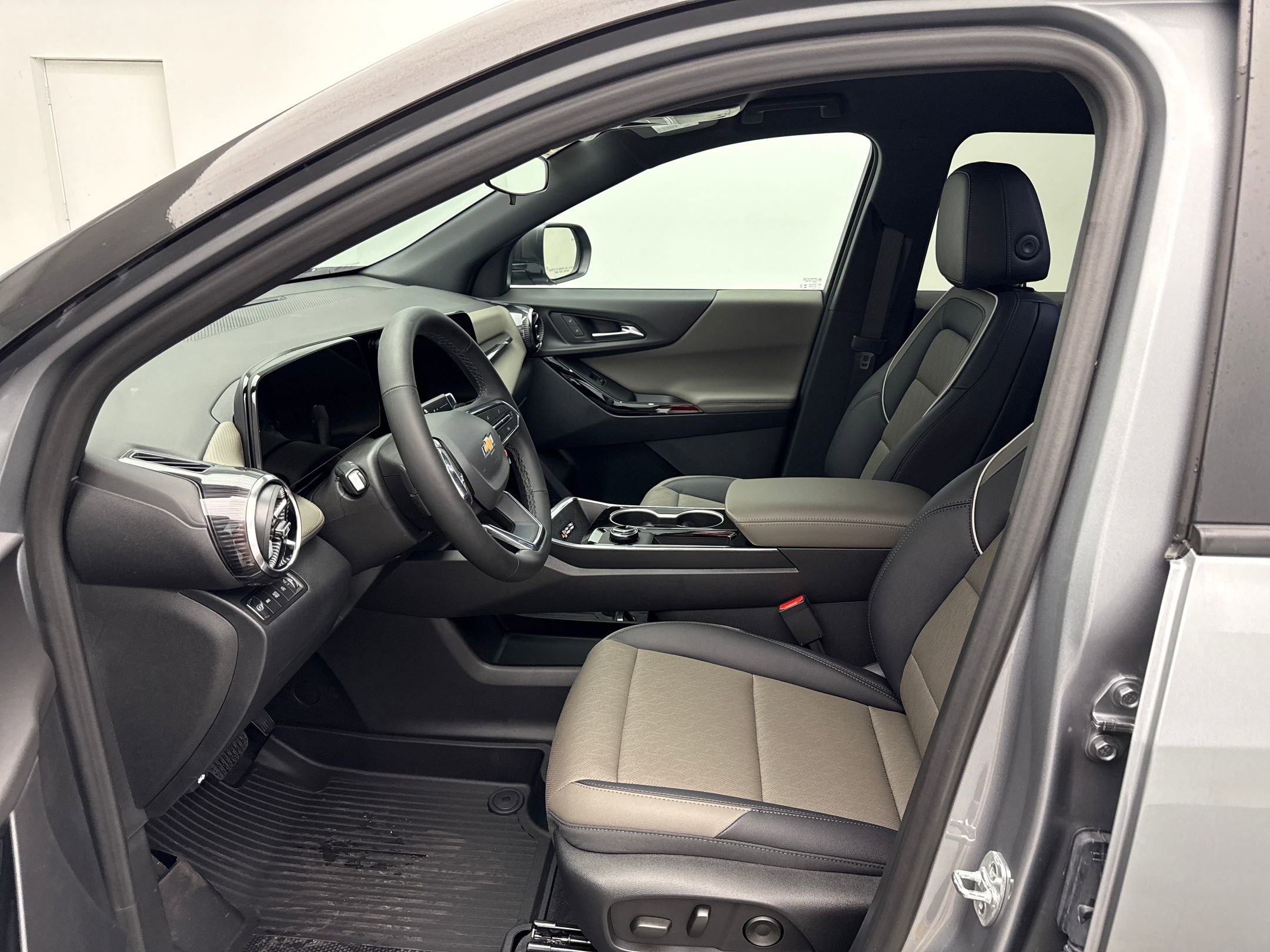 New 2026 Chevrolet Equinox LT w/ Convenience Package II image 5