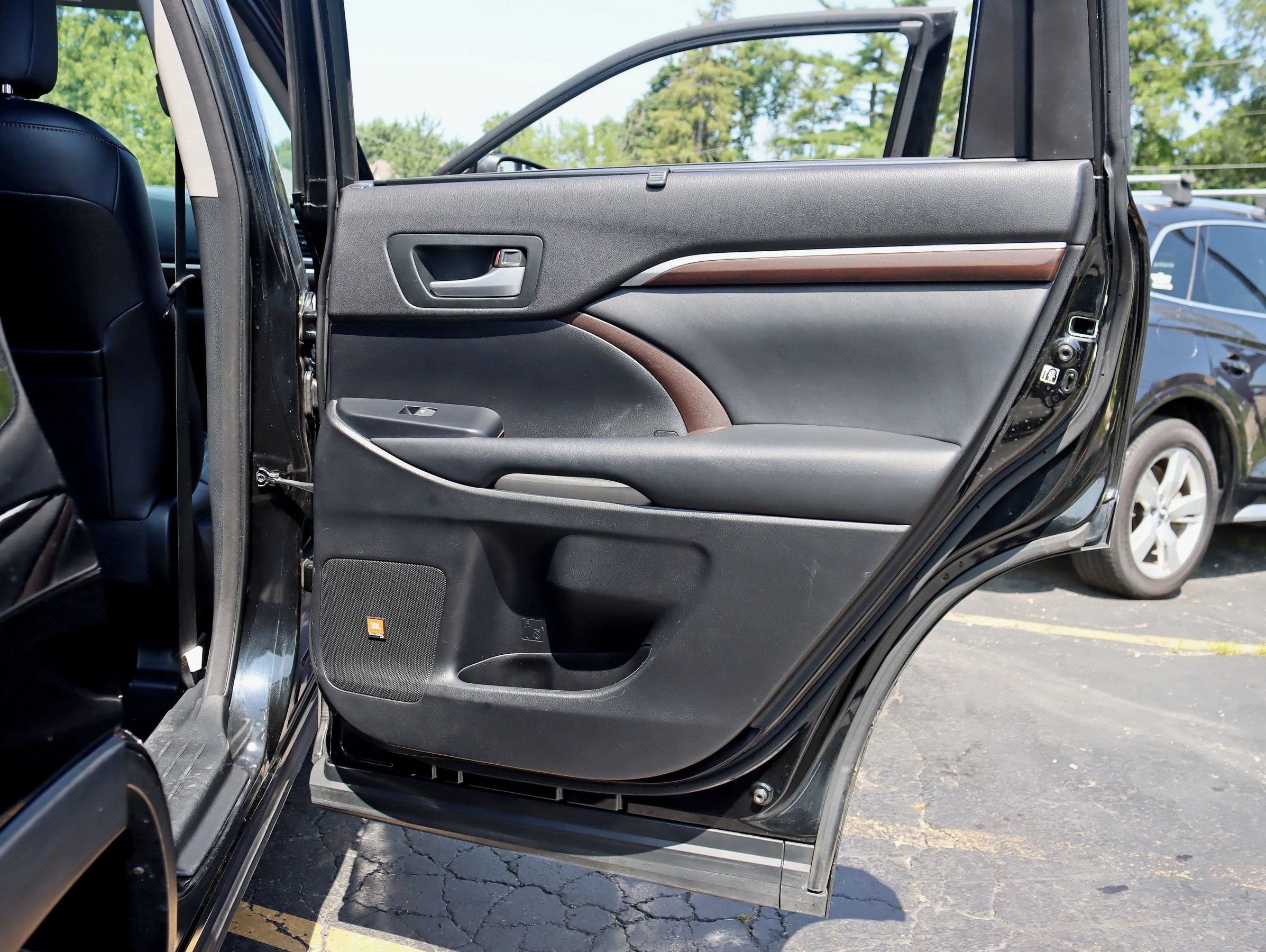 Used 2015 Toyota Highlander Limited Platinum AWD/4WD image 38
