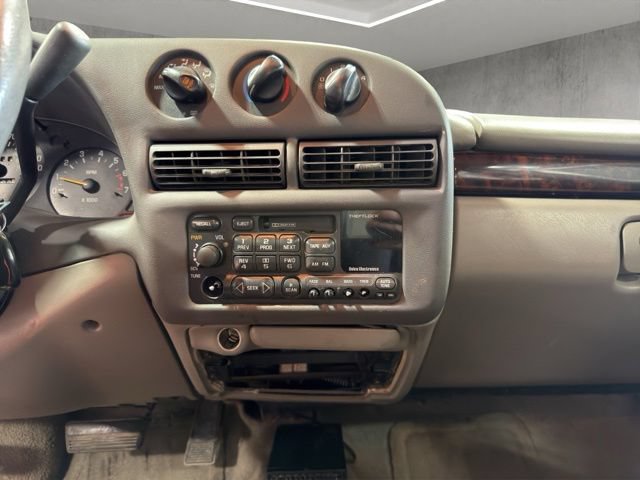 Used 2001 Chevrolet Lumina w/ Preferred Equipment Group FWD image 26