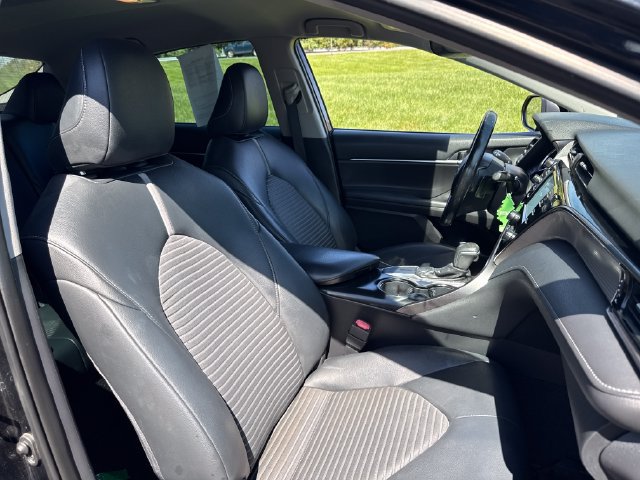 Used 2019 Toyota Camry SE w/ Convenience Package FWD image 11