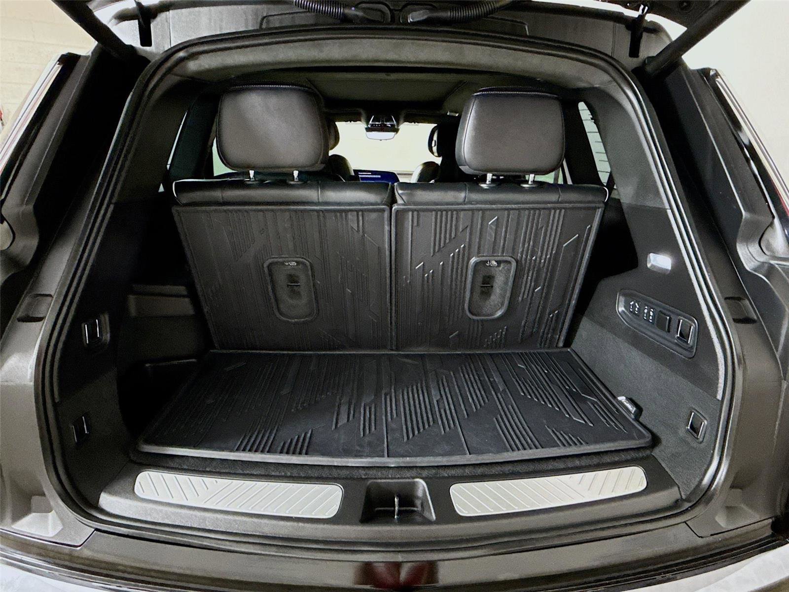 Used 2026 Cadillac Vistiq Platinum w/ LPO, Floor Liner Package image 17