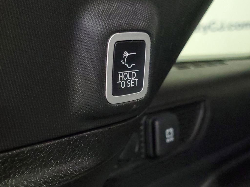 Used 2024 Jeep Grand Cherokee Limited image 10