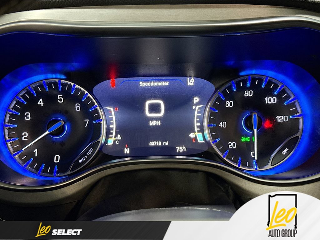 Used 2023 Chrysler Pacifica Limited w/ Uconnect Theater Family Group AWD/4WD image 15