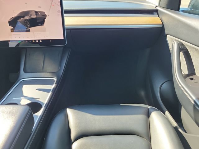 Used 2022 Tesla Model Y Long Range image 13