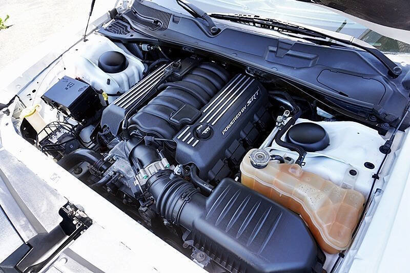 Used 2015 Dodge Challenger R/T Scat Pack w/ Scat Pack Appearance Package RWD image 38