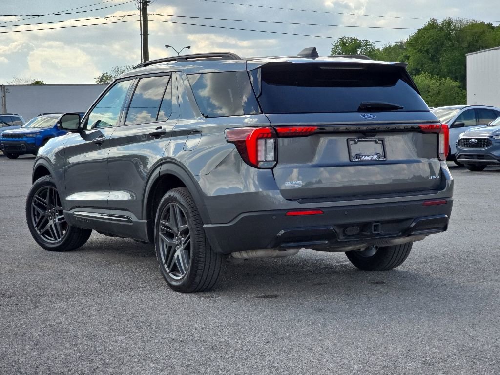 Used 2025 Ford Explorer ST-Line w/ ST-Line Street Pack AWD/4WD image 5