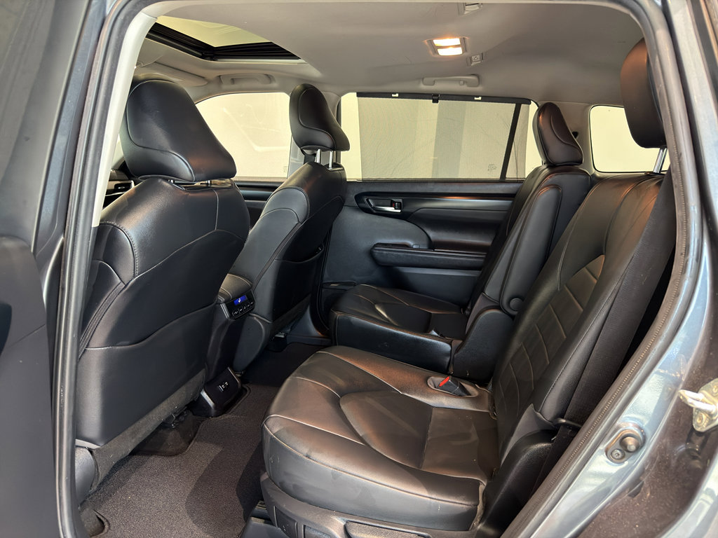 Used 2020 Toyota Highlander XLE image 20
