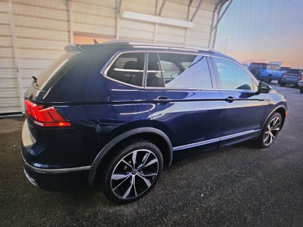 Used 2022 Volkswagen Tiguan SEL R-Line image 3