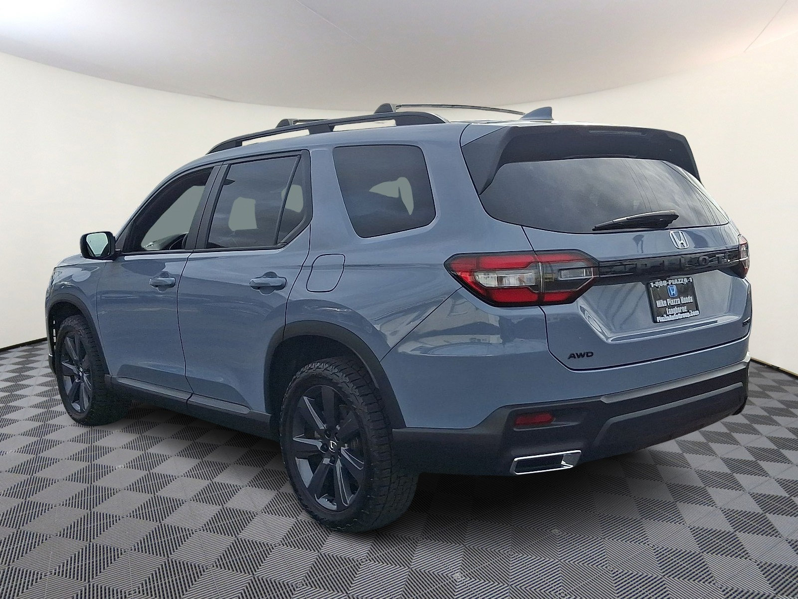 Used 2025 Honda Pilot Sport image 5
