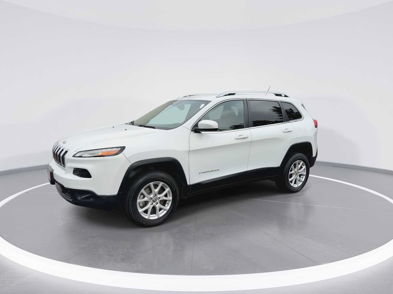 Used 2017 Jeep Cherokee Latitude AWD/4WD image 4