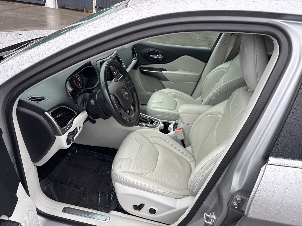 Used 2019 Jeep Cherokee Limited image 9