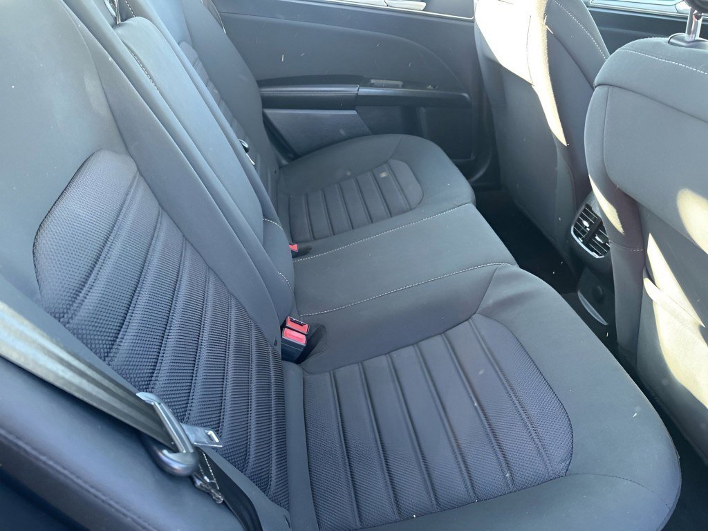 Used 2020 Ford Fusion SE image 12