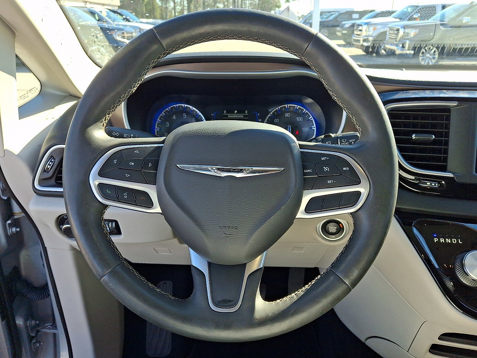 Used 2022 Chrysler Voyager LX image 18