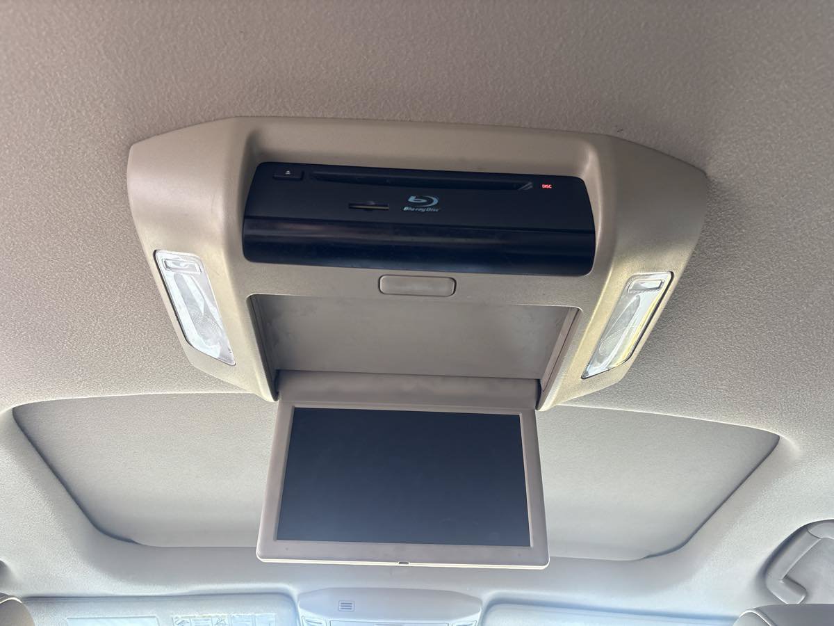 Used 2015 Toyota Sequoia Platinum RWD image 16