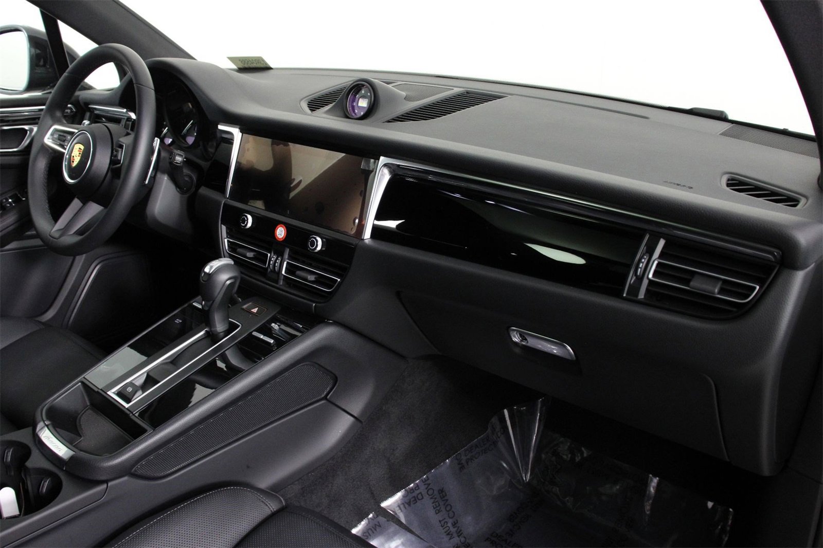 Used 2025 Porsche Macan image 24