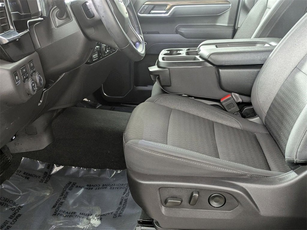 Used 2025 Chevrolet Silverado 1500 LT image 12