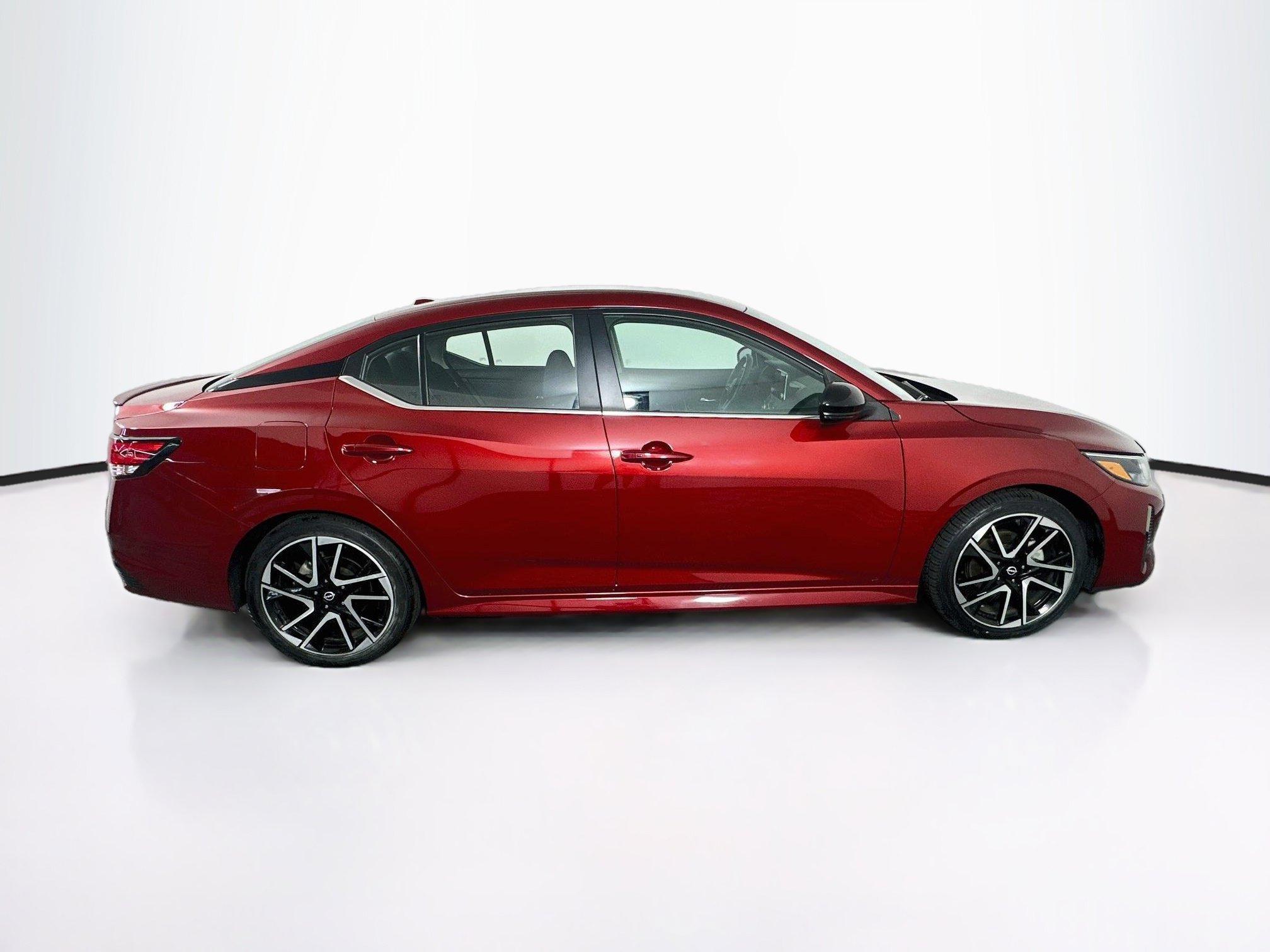 Used 2025 Nissan Sentra SR FWD image 10