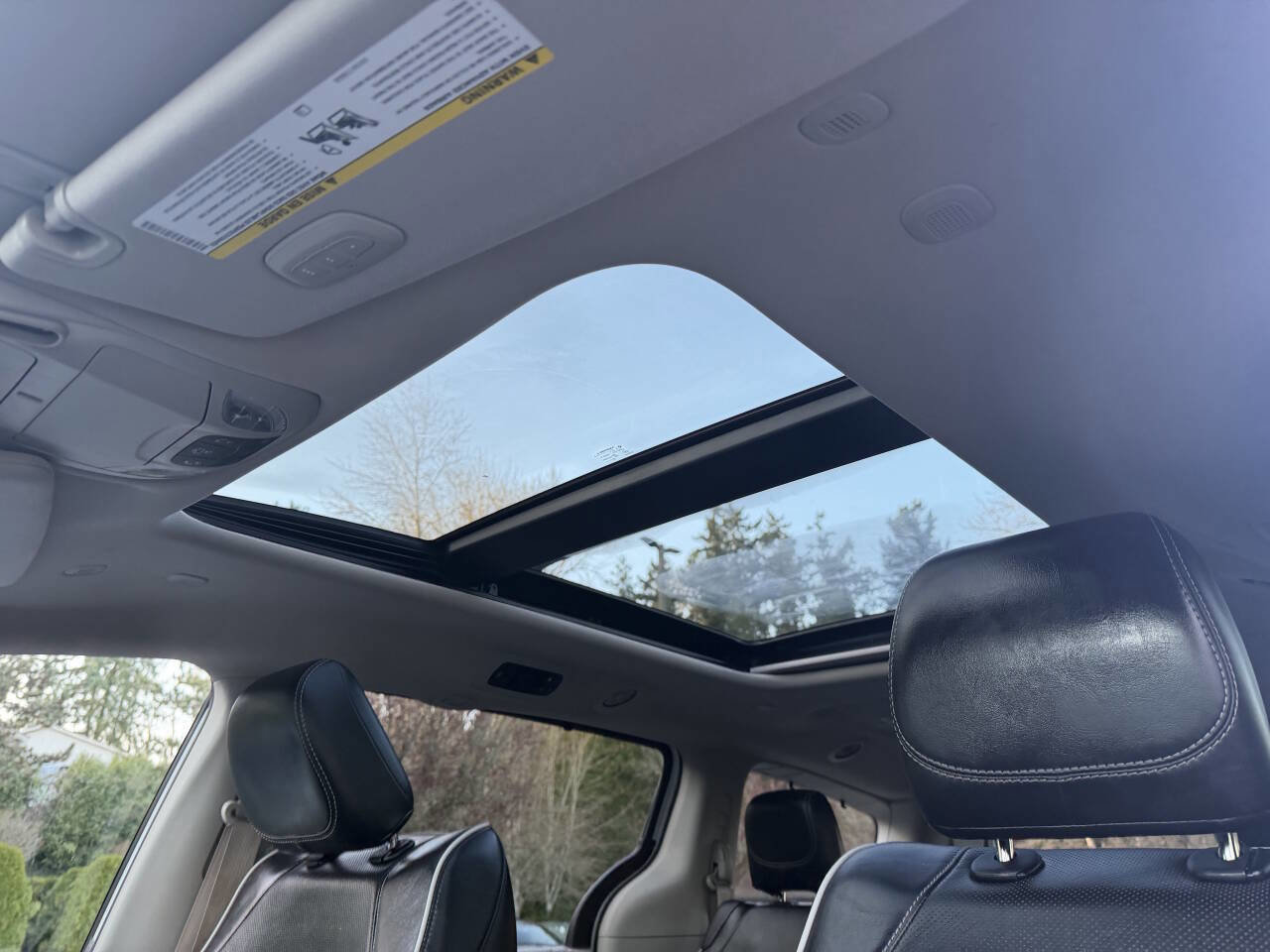 Used 2022 Chrysler Pacifica Limited image 32