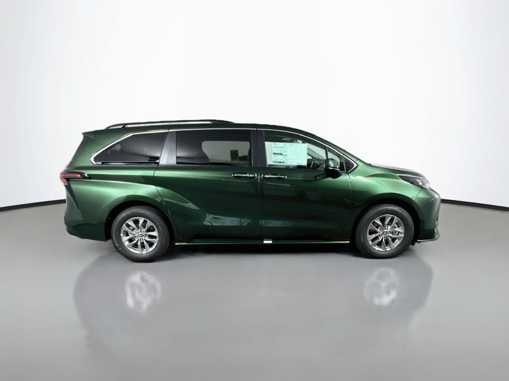 New 2026 Toyota Sienna XLE AWD/4WD image 9