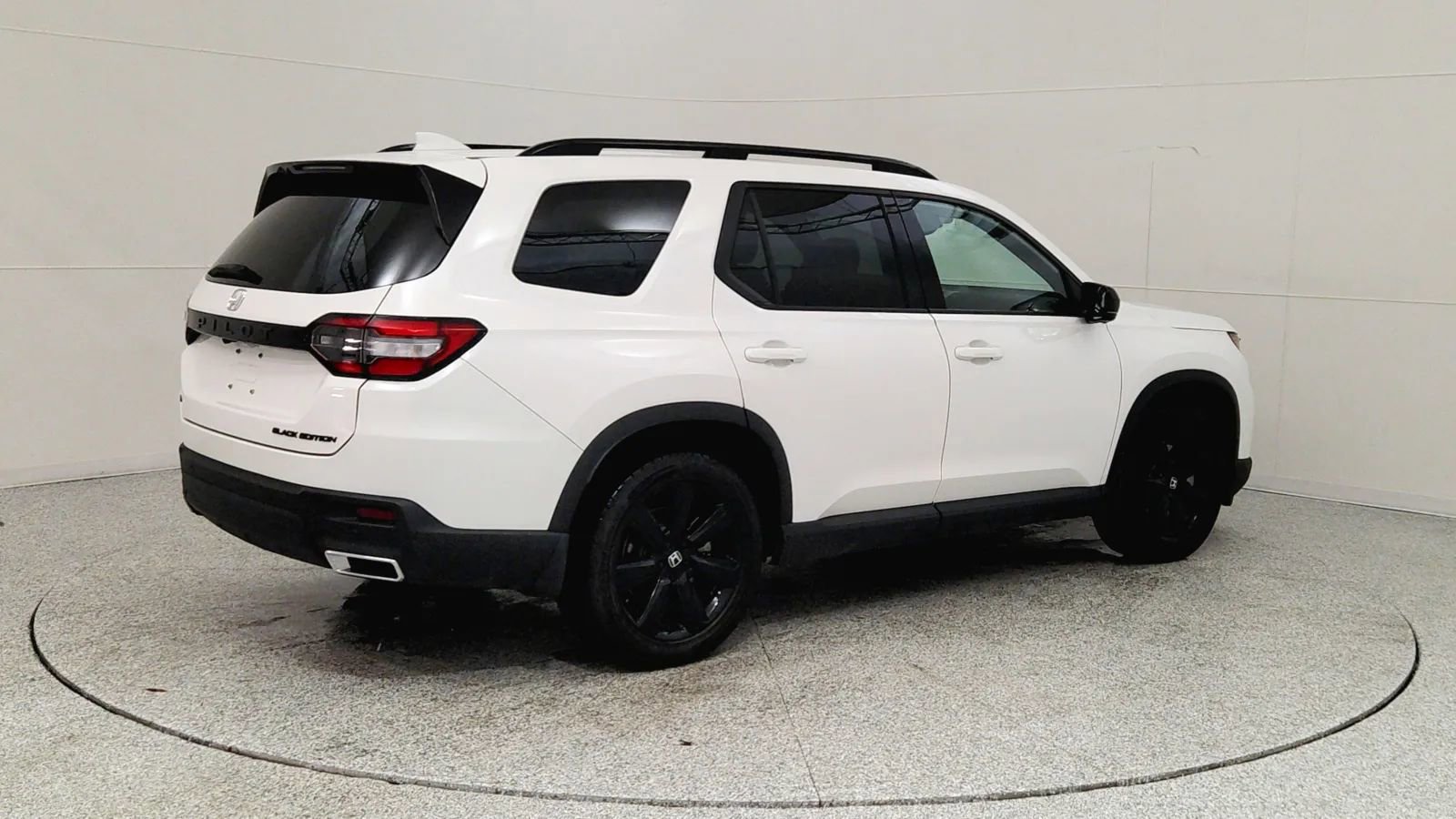 Used 2025 Honda Pilot Black Edition image 7