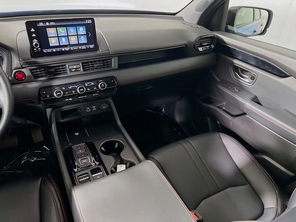 Used 2025 Honda Pilot TrailSport image 22
