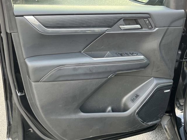 Used 2025 GMC Acadia Elevation image 25