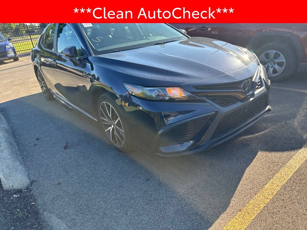 Used 2021 Toyota Camry SE FWD image 3