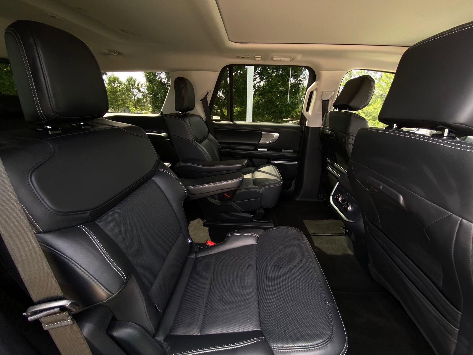 Used 2025 Ford Expedition Platinum AWD/4WD image 30