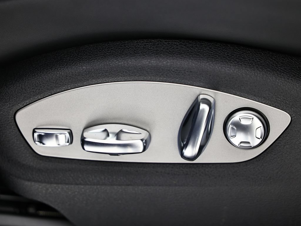 New 2026 Porsche Macan AWD/4WD image 25