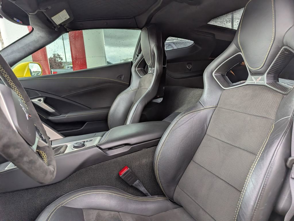 Used 2017 Chevrolet Corvette Stingray Coupe RWD image 7