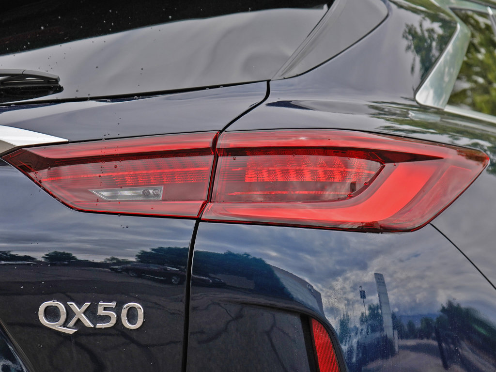 Used 2023 INFINITI QX50 Luxe AWD/4WD image 10