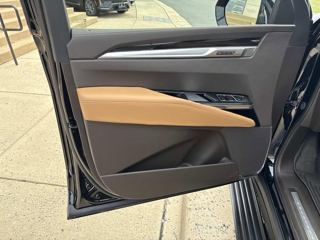 New 2026 Cadillac Escalade Luxury w/ LPO, Floor Liner Package AWD/4WD image 13
