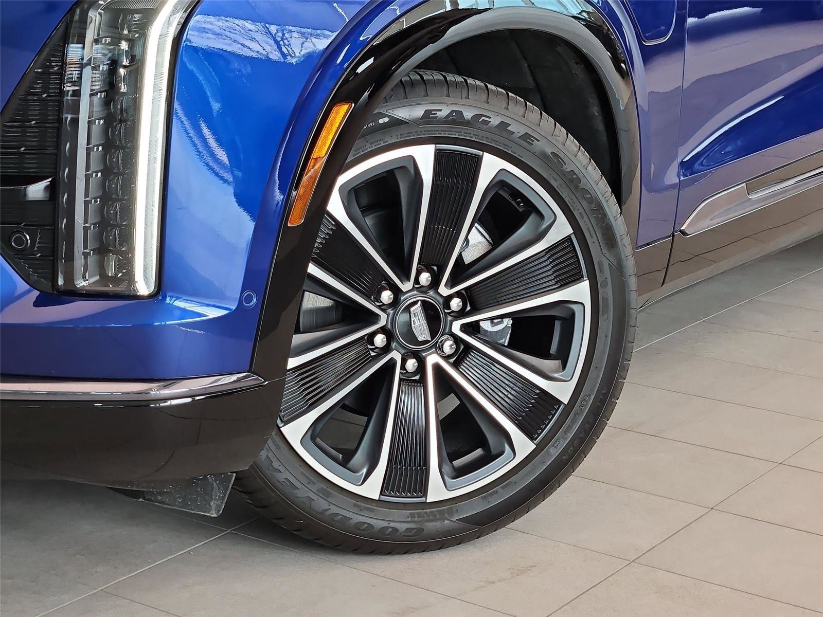 New 2026 Cadillac Vistiq Sport w/ LPO, Floor Liner Package AWD/4WD image 7