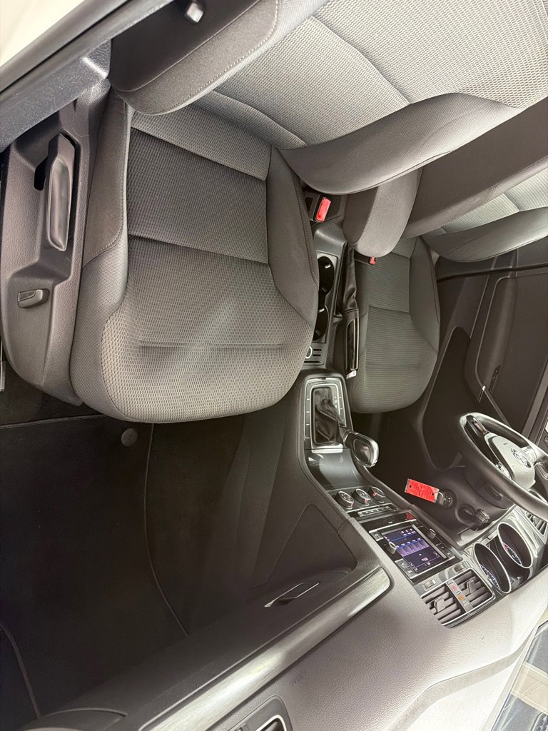 Used 2019 Volkswagen Golf S image 24