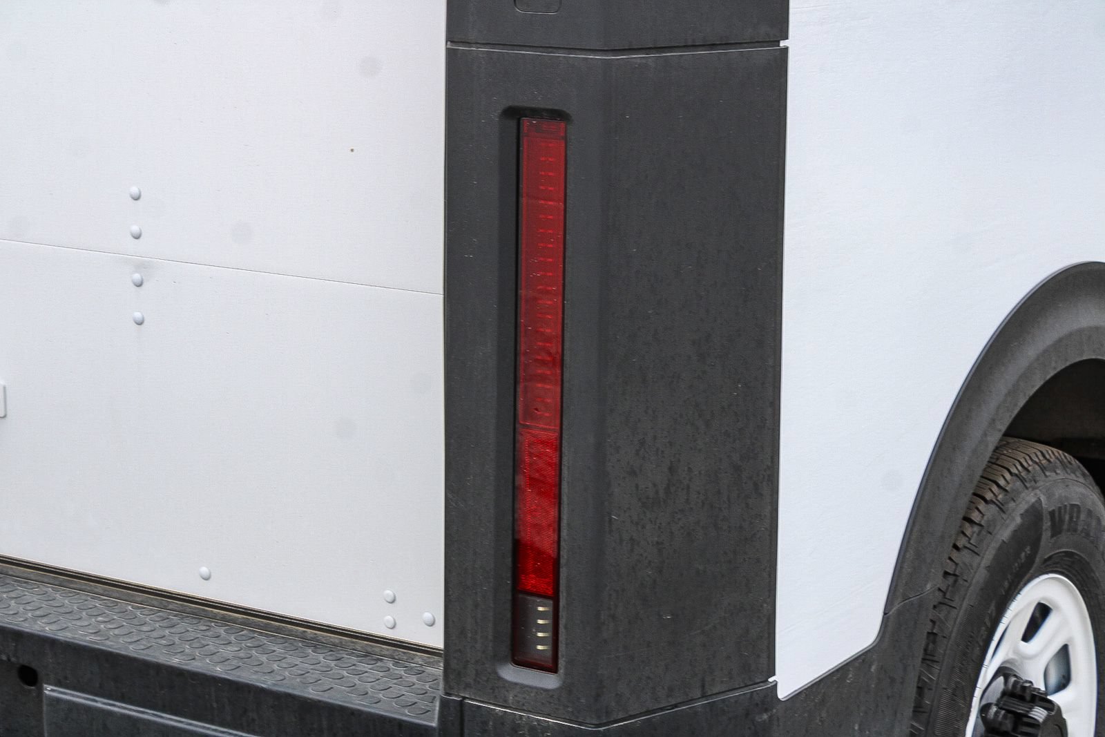 Used 2024 Chevrolet Brightdrop 400 w/ Commercial Equipment Package AWD/4WD image 9