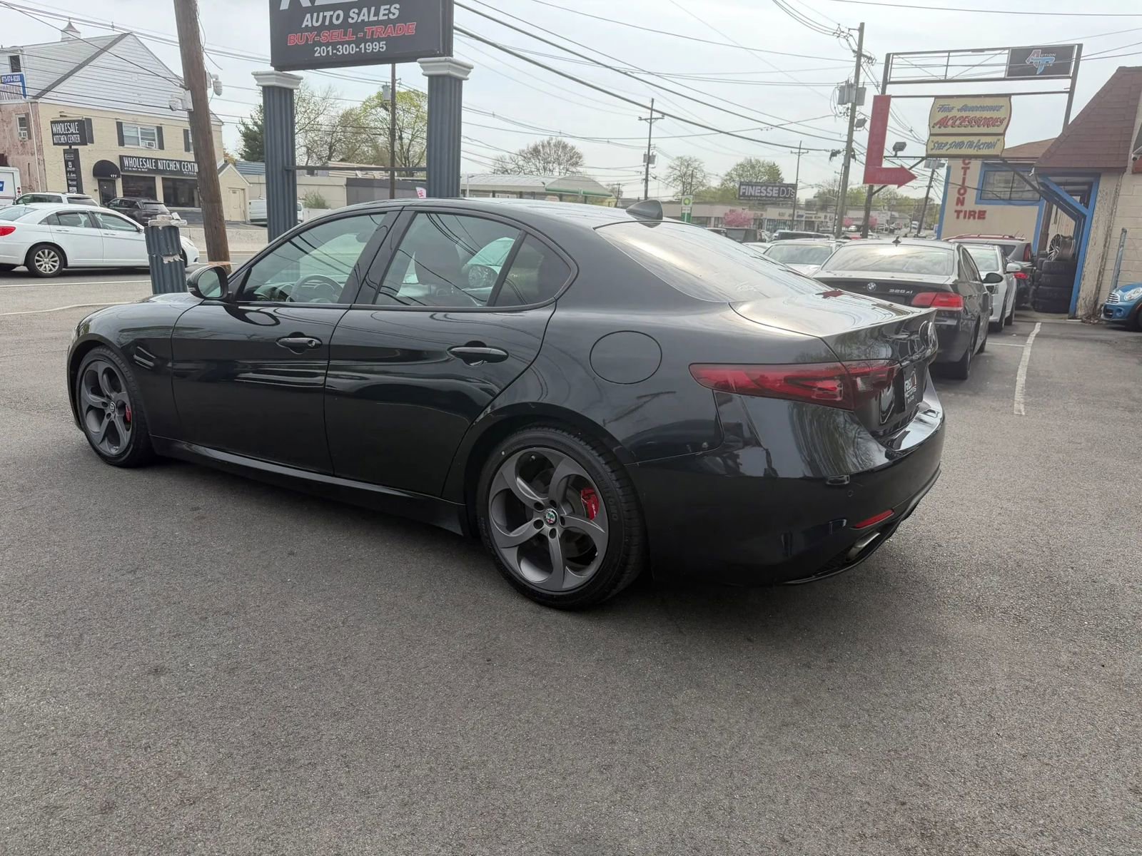 Used 2017 Alfa Romeo Giulia w/ Sport Appearance Package image 3