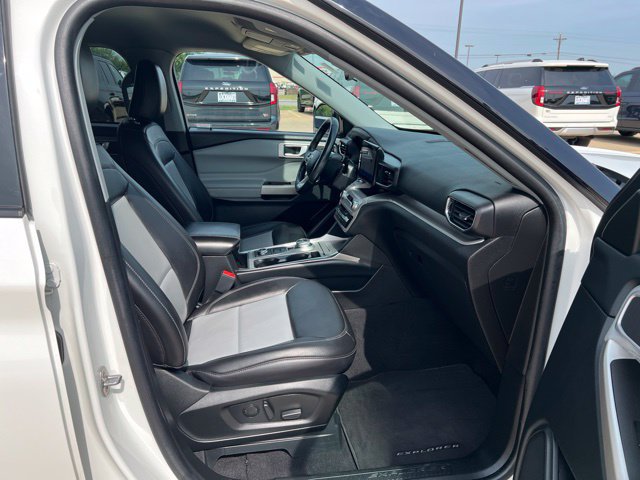 Used 2023 Ford Explorer XLT w/ Equipment Group 202A AWD/4WD image 22