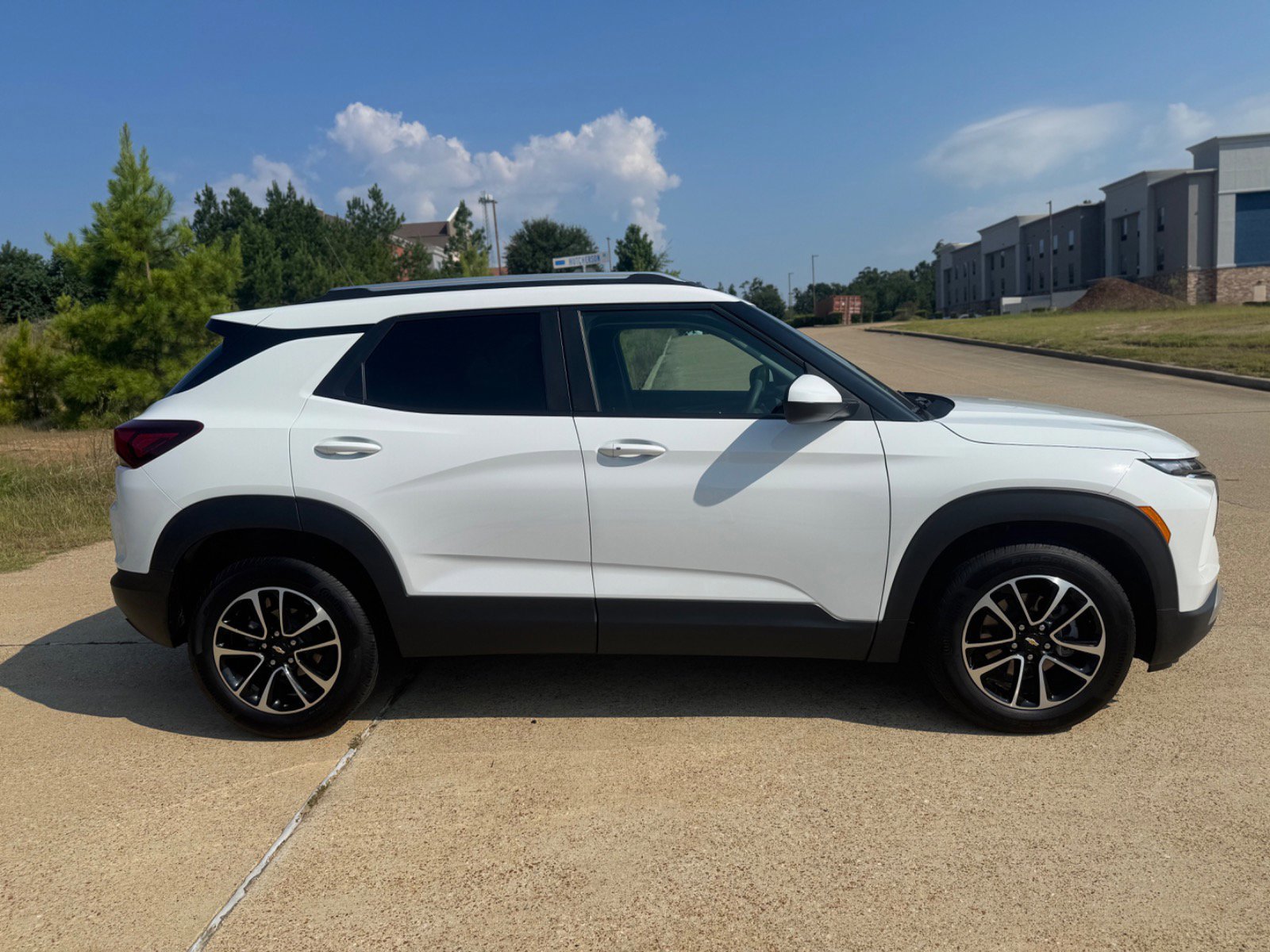 Used 2024 Chevrolet TrailBlazer LT w/ Driver Confidence Package image 7