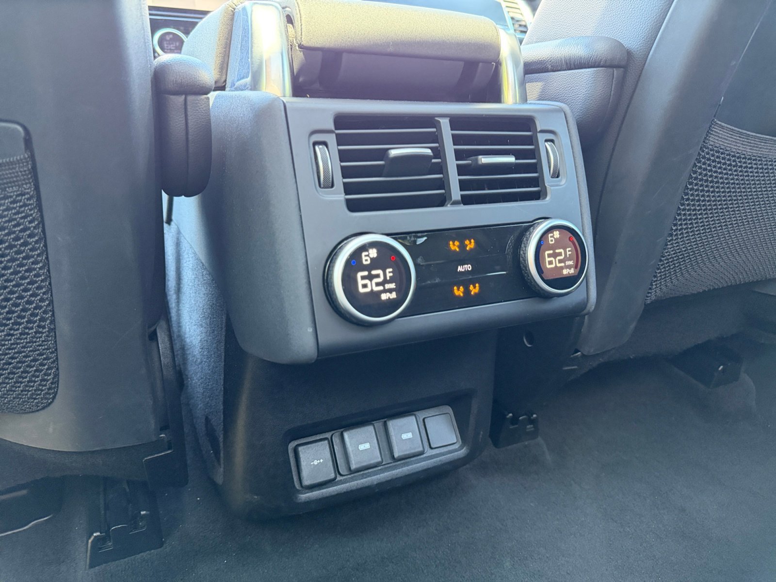 Used 2023 Land Rover Discovery S R-Dynamic AWD/4WD image 18