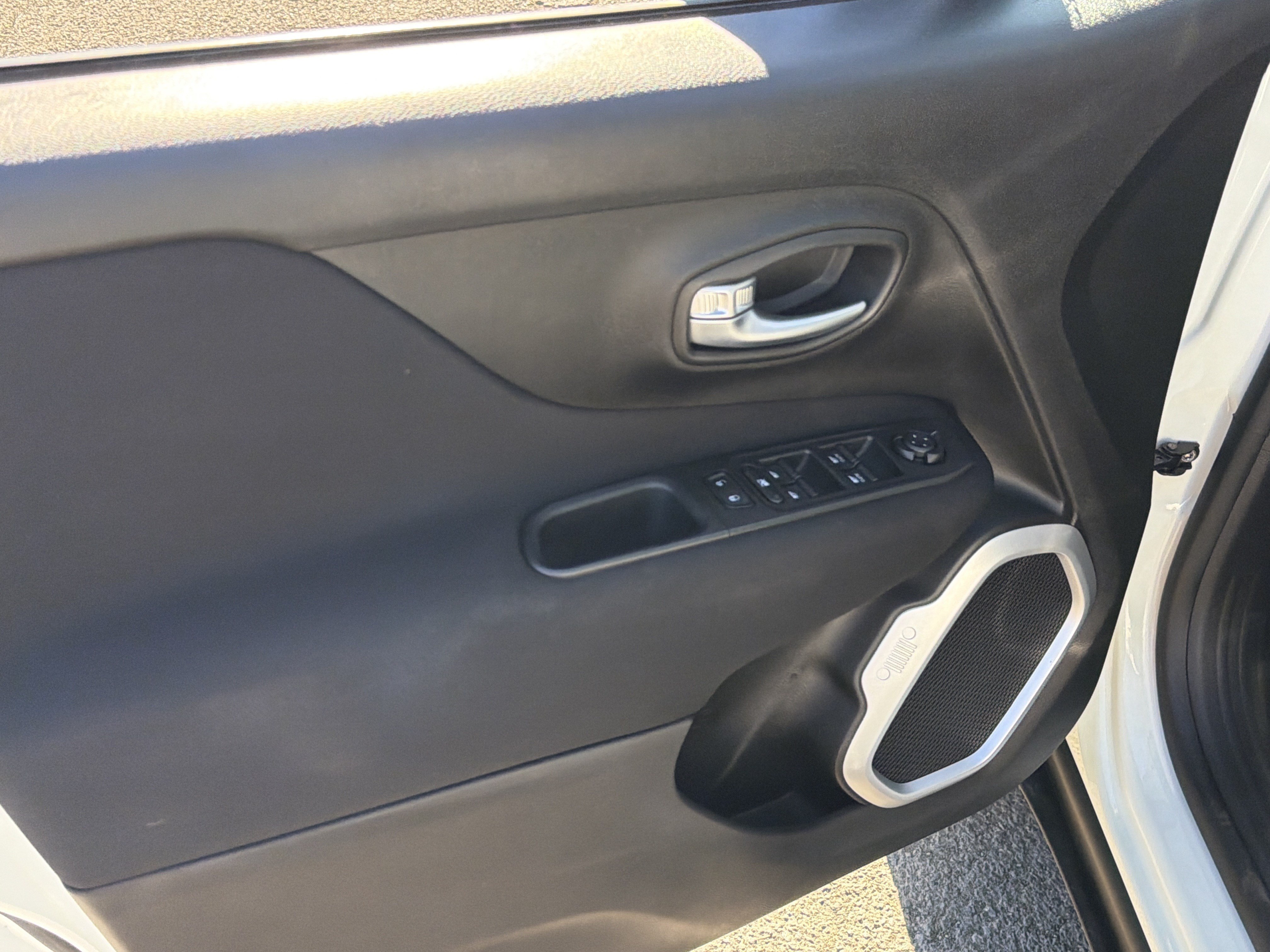 Used 2019 Jeep Renegade Sport w/ UConnect 7.0 Group AWD/4WD image 14