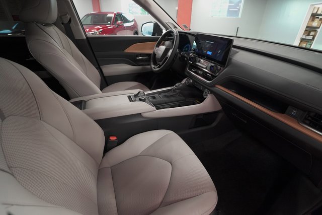 Used 2024 Toyota Grand Highlander Platinum image 35