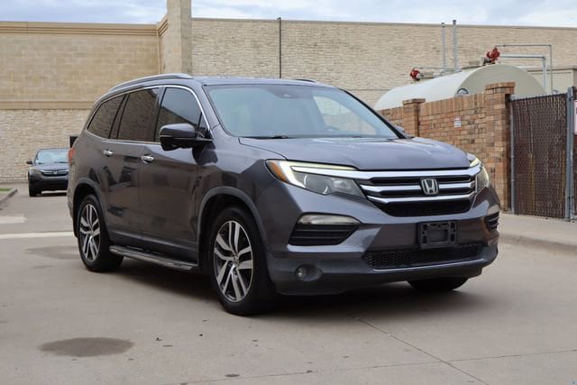 Used 2017 Honda Pilot Touring image 2