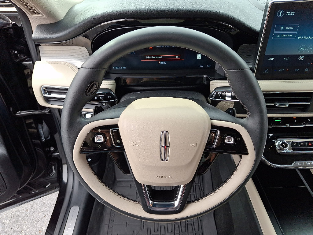 Used 2025 Lincoln Corsair FWD image 19
