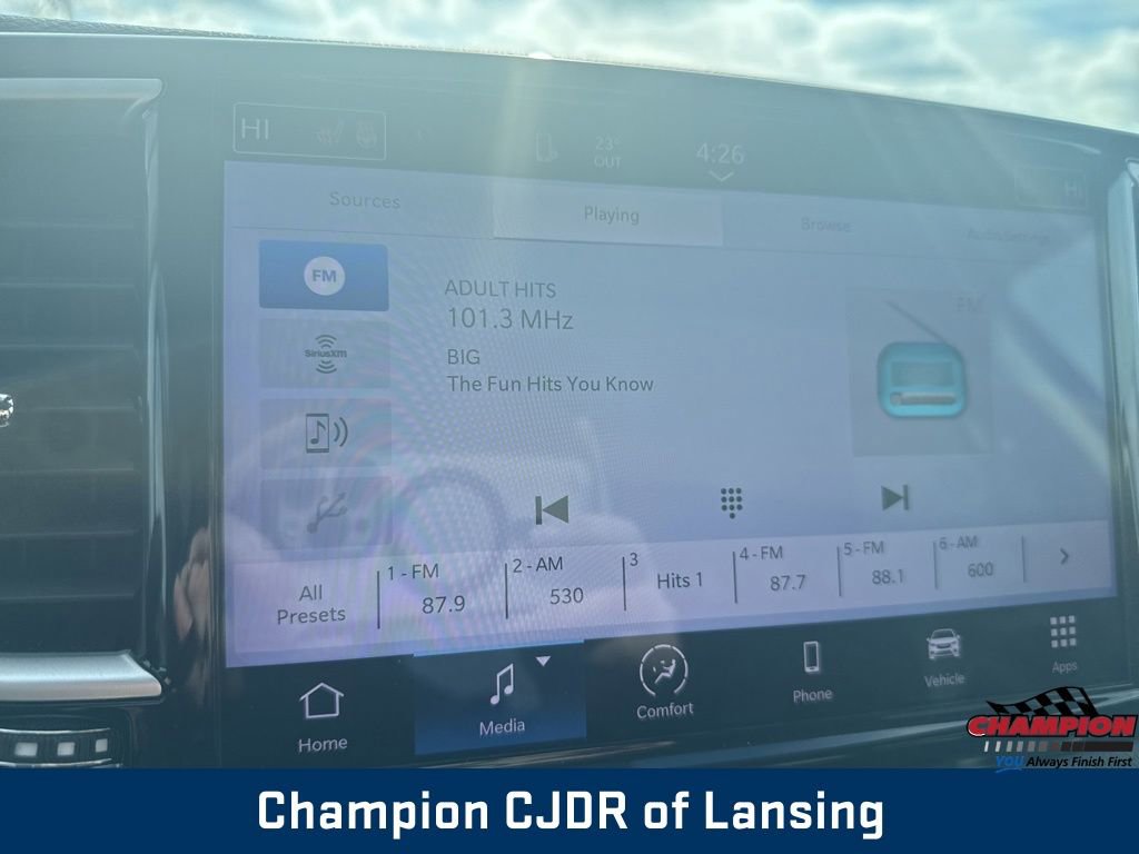 Used 2023 Chrysler Pacifica Touring-L image 26