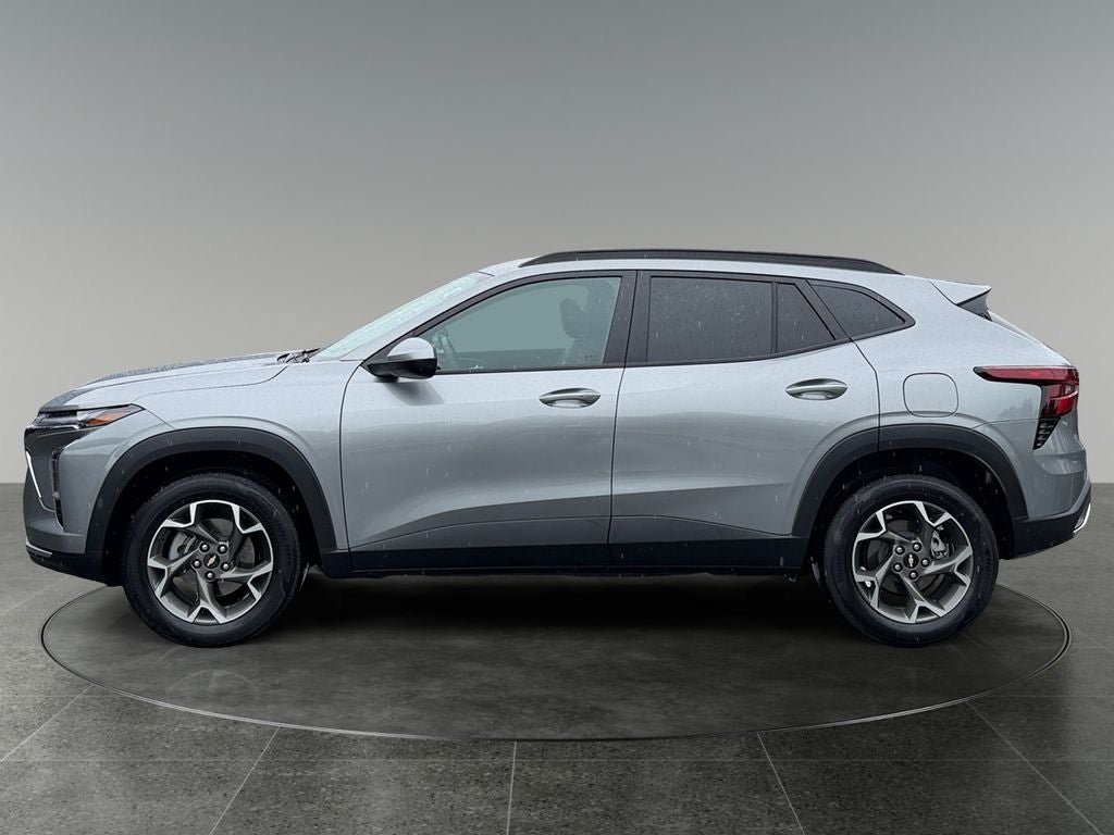 Used 2024 Chevrolet Trax LT w/ Sunroof Package FWD image 5