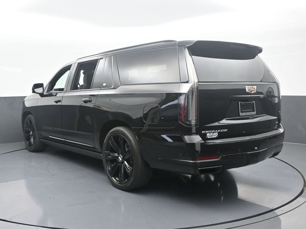 Used 2025 Cadillac Escalade ESV Sport w/ Touring Package image 4
